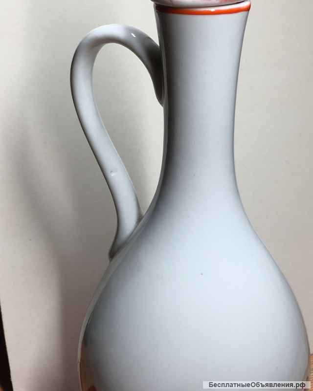 Советский винтаж: кувшин-штоф белый с красным