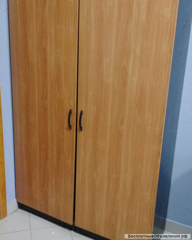 Столы компьютерные, шкафы одёжные