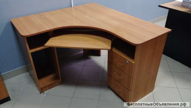 Столы компьютерные, шкафы одёжные