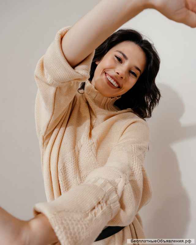Женский стильный свитер с горлом