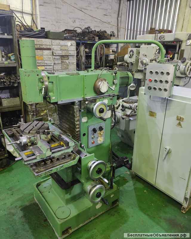 Широкоуниверсальный фрезерный станок 6720в-1