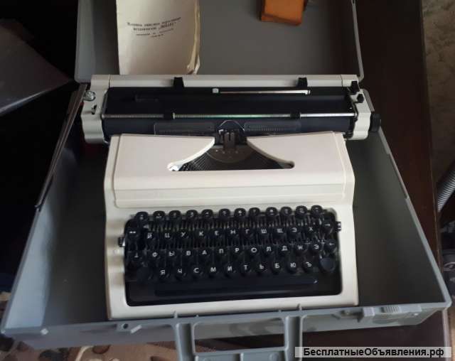 Портативная пишущая машинка Любава