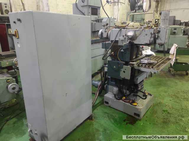 Широкоуниверсальный фрезерный станок 6720вф2