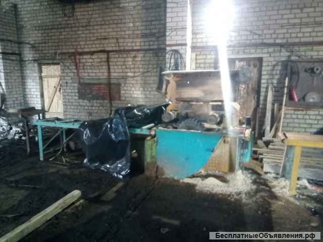 Станокгорбыльнл обрезной. Линия по распиловки леса