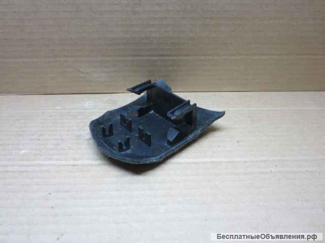 Уплотнение кронштейна переднего бампера (левое) - Audi A6) C5, AEB