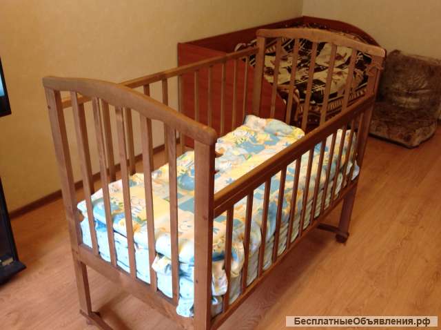 Детская кровать с матрасом и постельным бельем