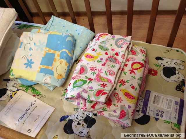 Детская кровать с матрасом и постельным бельем