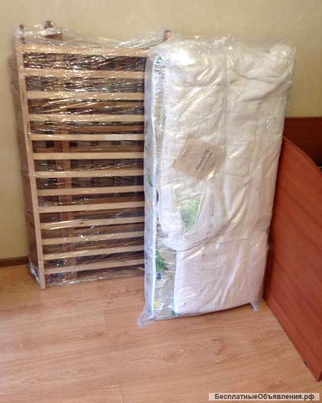 Детская кровать с матрасом и постельным бельем