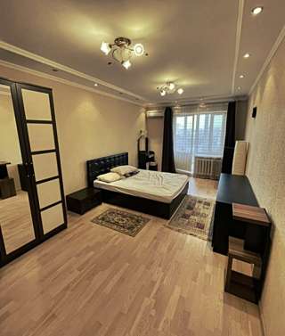 Сдаю 2к.кв. пр. Ленина 12/13кирп. 90м. ремонт