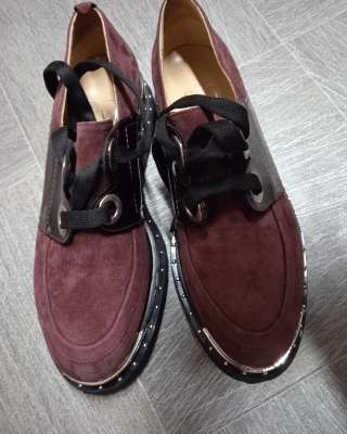Женские туфли-дерби цвета кармин