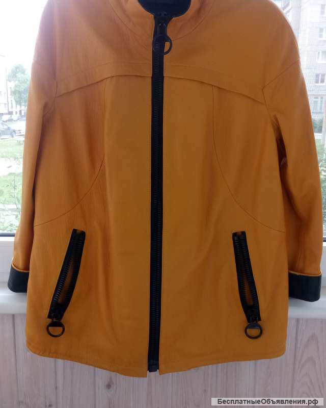 Женская куртка из натуральной кожи