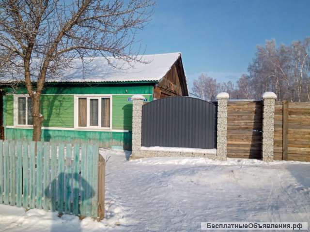 Дом земельным участком напротив парка