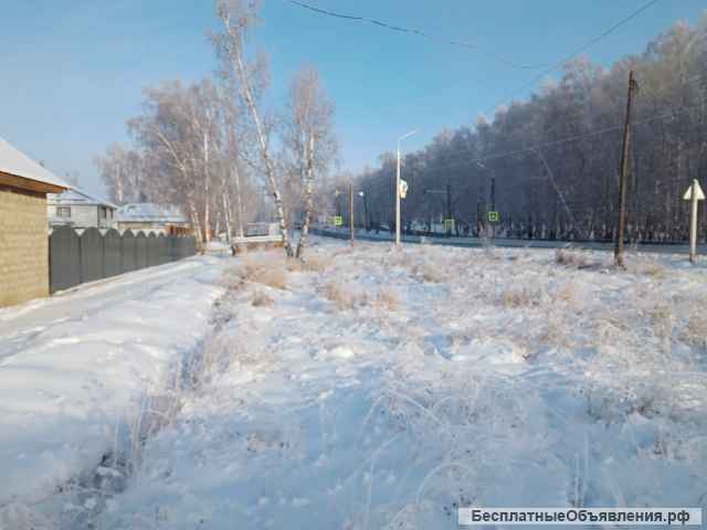 Дом земельным участком напротив парка