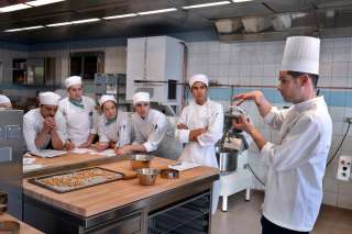 Инженер технолог предоставляет консалтинговые услуги