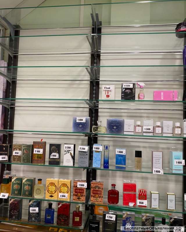 11 прилавков и 17 витрин