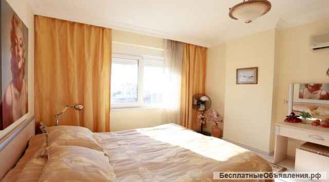 В центре города, в районе Тосмура на охраняемой территории комплекса