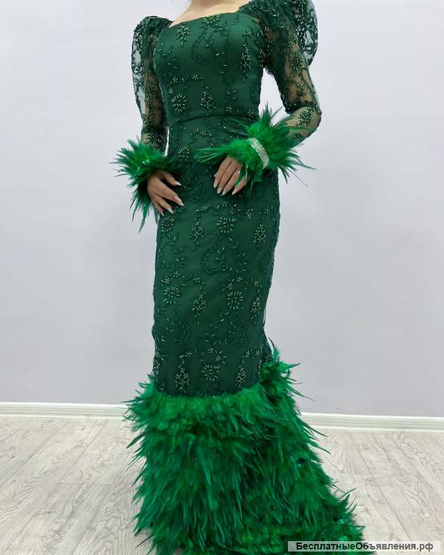 Люксовое вечернее платье с перьями