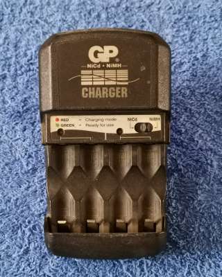 GPKB34P Зарядное устройство GP NiCd/NiMH battery charger
