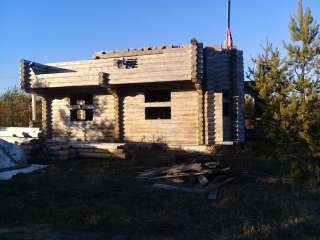 Сруб дома из оцелиндрованного бревна диаметром 260мм