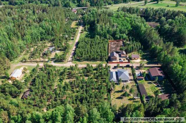 Земельный участок с озером и лесом