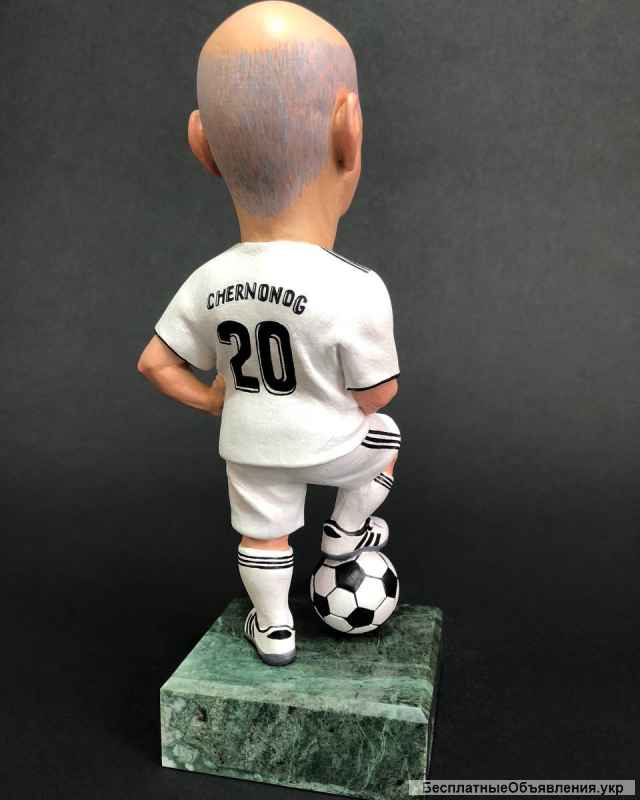Шаржевые статуэтки по фото футболист удивительный подарок под заказ