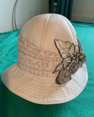 Шляпа женская кожаная