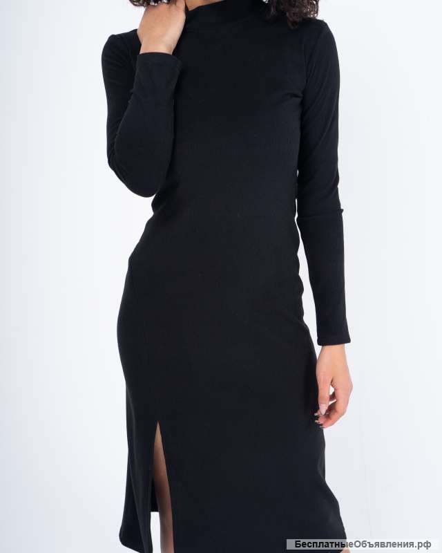 Стильное повседневное платье с разрезом