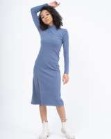 Стильное повседневное платье с разрезом