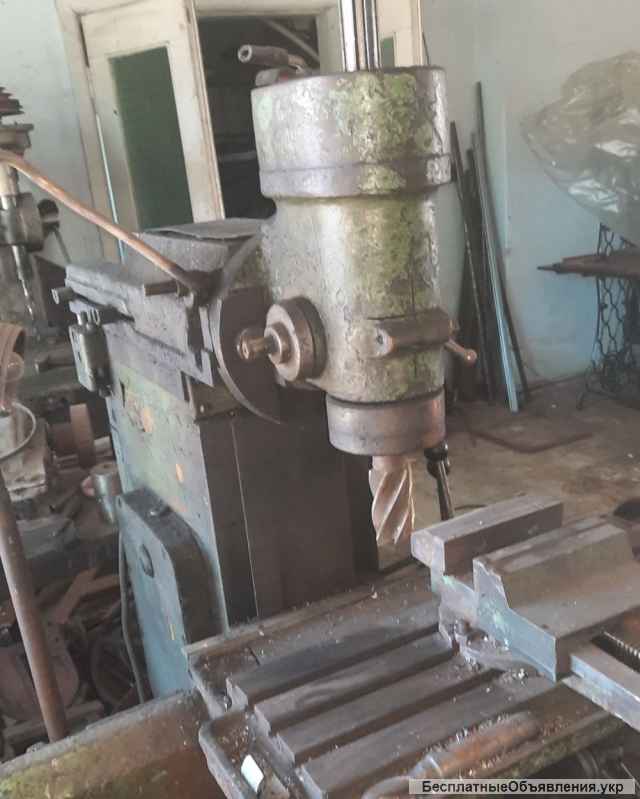 Бу фрезерный универсальный станок 675 в Днепре