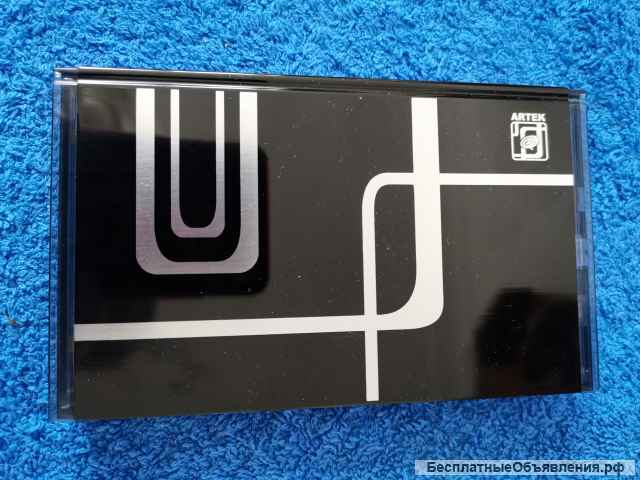 2,5-дюймовый корпус жесткого диска IDE USB ARTEK с чехлом и кабелем (2.5 inch hard drive enclosure)