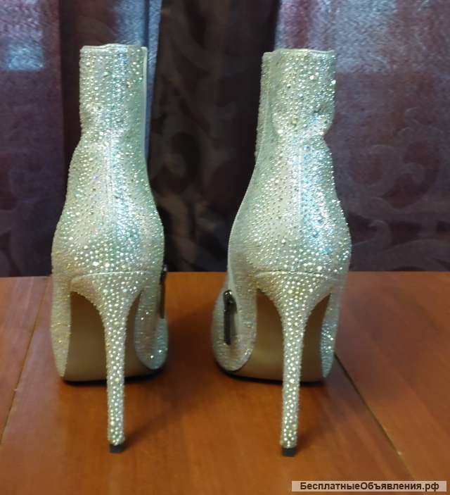 Шикарные полусапожки Kristina & Milan