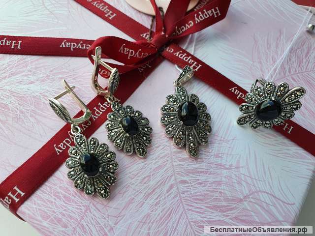 Комплект с ониксом натуральным и марказитами серебро