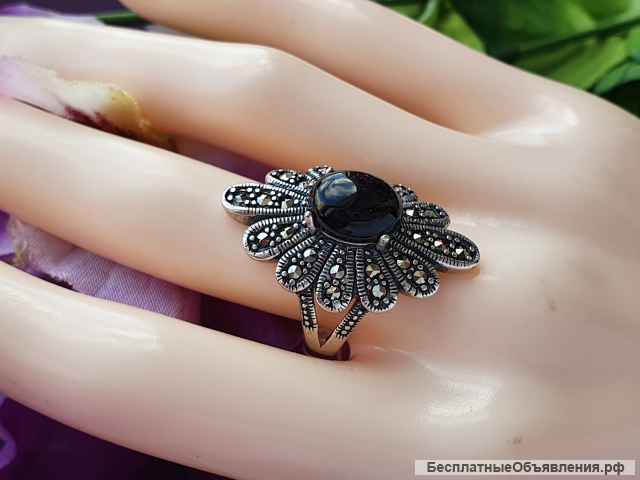 Комплект с ониксом натуральным и марказитами серебро