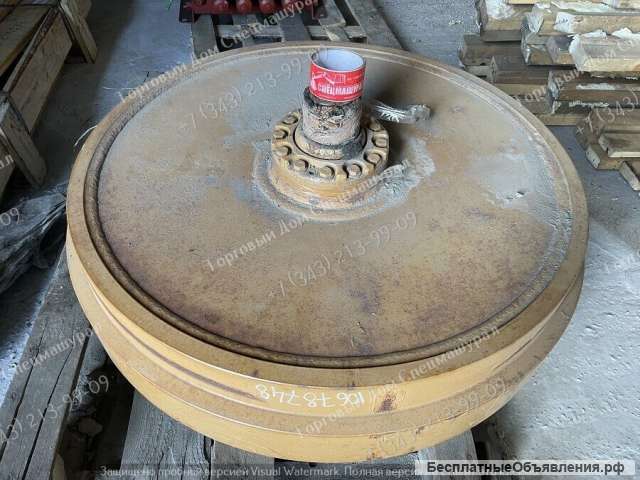 Колесо направляющее 10678748 для Liebherr PR764