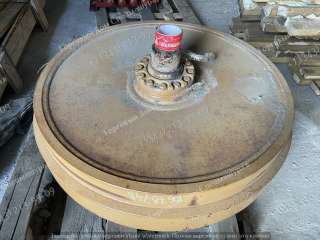 Колесо направляющее 10678748 для Liebherr PR764