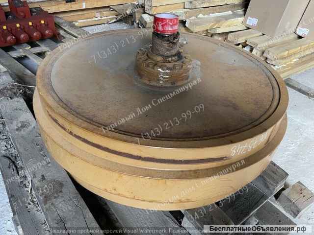 Колесо направляющее 10678748 для Liebherr PR764