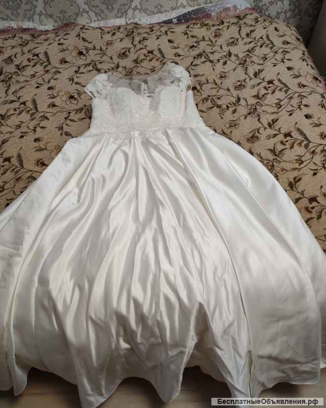 Очень красивое свадебное платьею