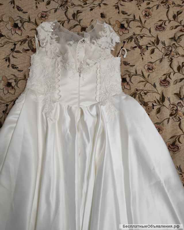 Очень красивое свадебное платьею