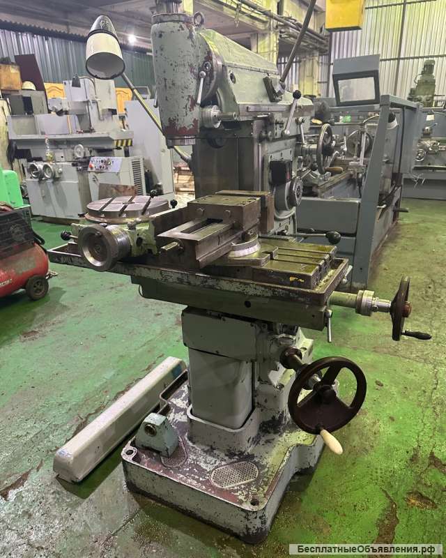 Широкоуниверсальный фрезерный станок СФ-676-1