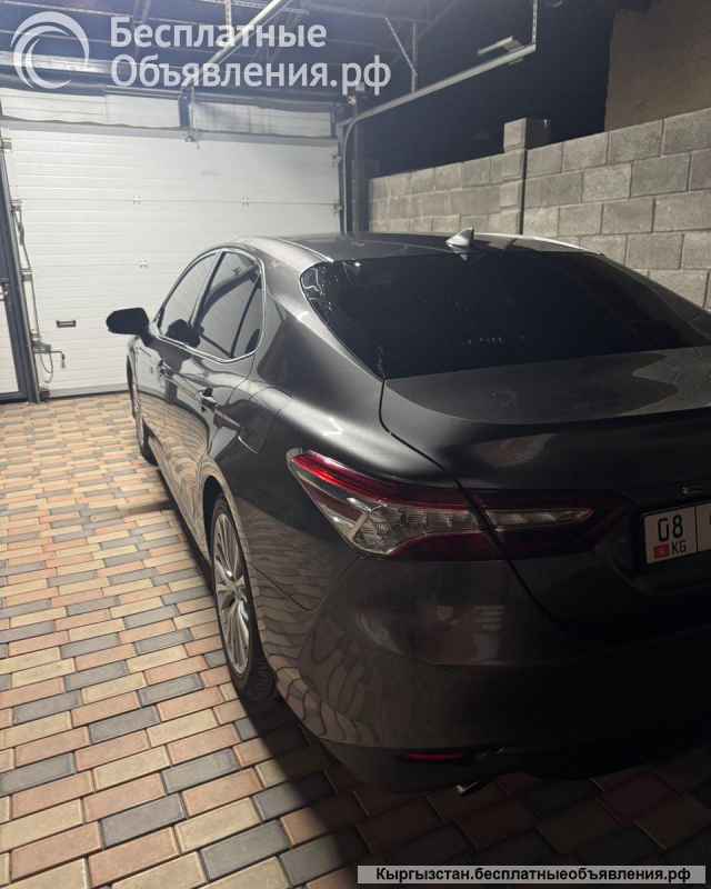 Комфортный и экономичный седан Toyota Camry 70 HYBRID