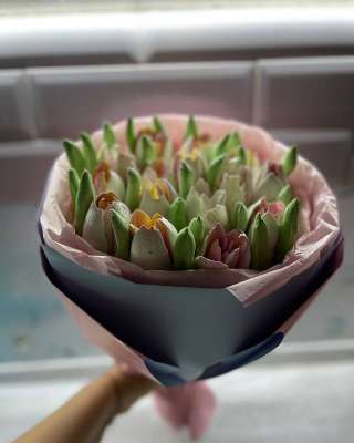 Сладкий букет из зефирных тюльпанов