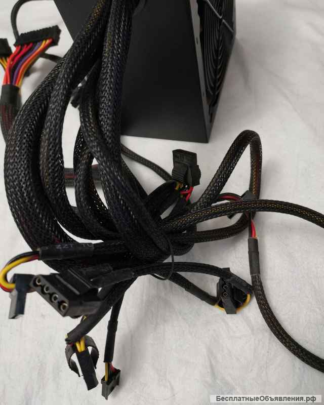 TR2 S 650W [TRS-0650P-2] Блок питания Thermaltake черный оригинальный идеальное состояние