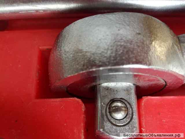 Набор трещетка с головками в чемодане