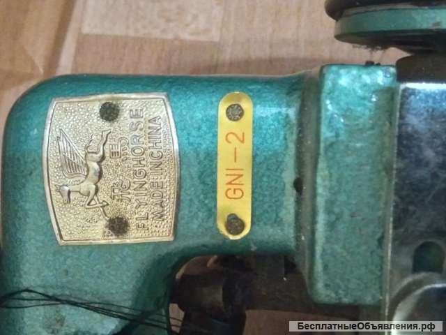 Машинка швейная оверлок