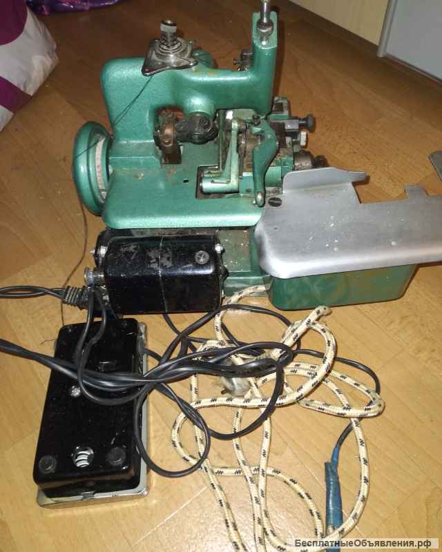 Машинка швейная оверлок
