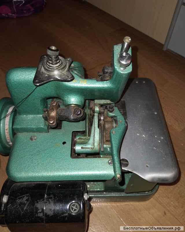 Машинка швейная оверлок