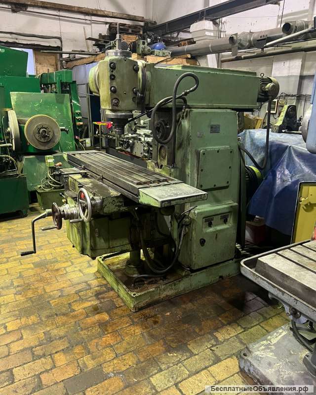 Станок фрезерный широкоуниверсальный 6Р82Ш