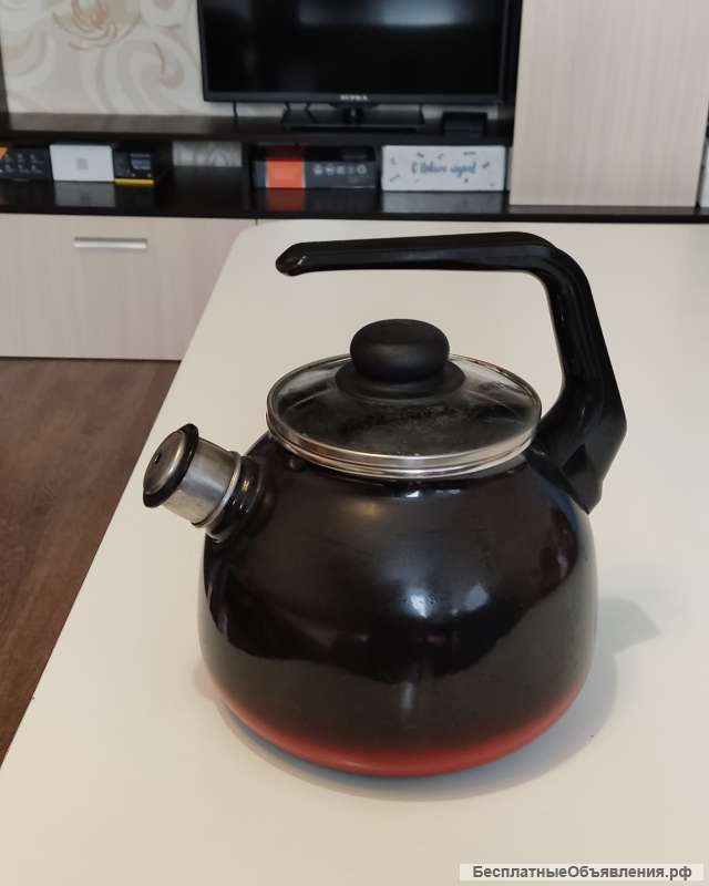 Чайник эмалированный со свистком