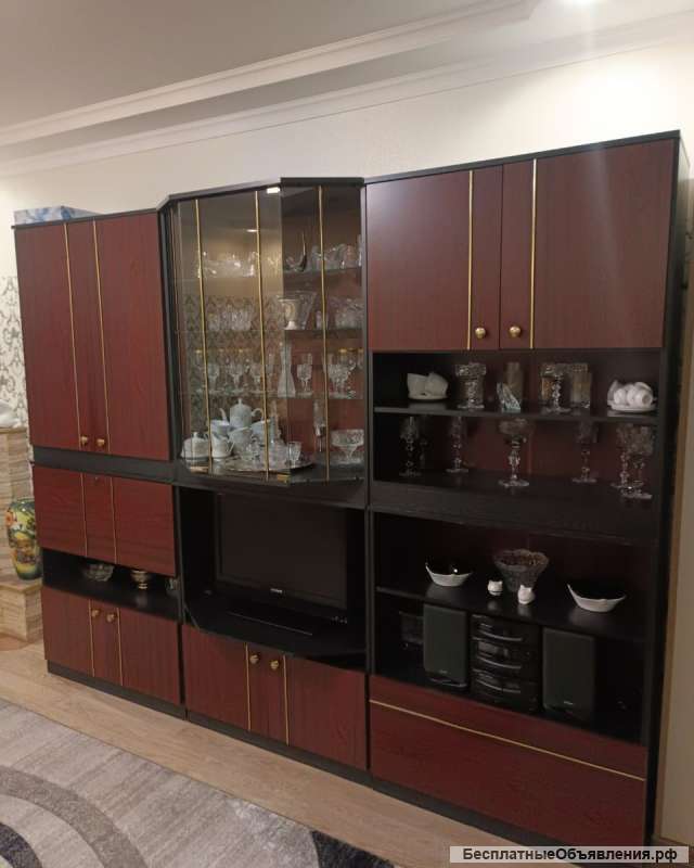 Стенку для гостинной б/у