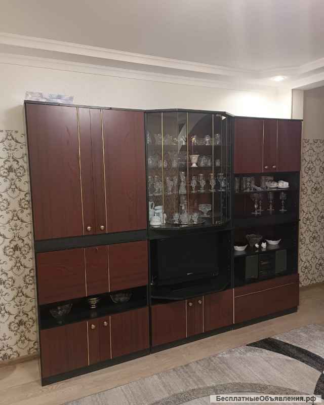 Стенку для гостинной б/у